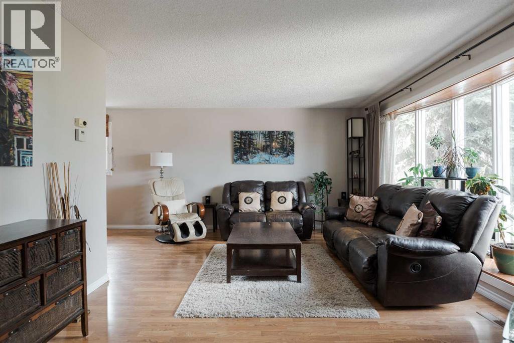 Photo 6 of 153 Parmenter Crescent, Fort Mcmurray AB