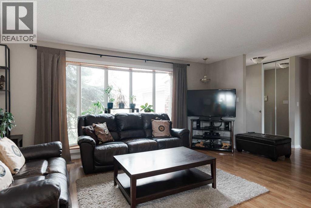 Photo 10 of 153 Parmenter Crescent, Fort Mcmurray AB