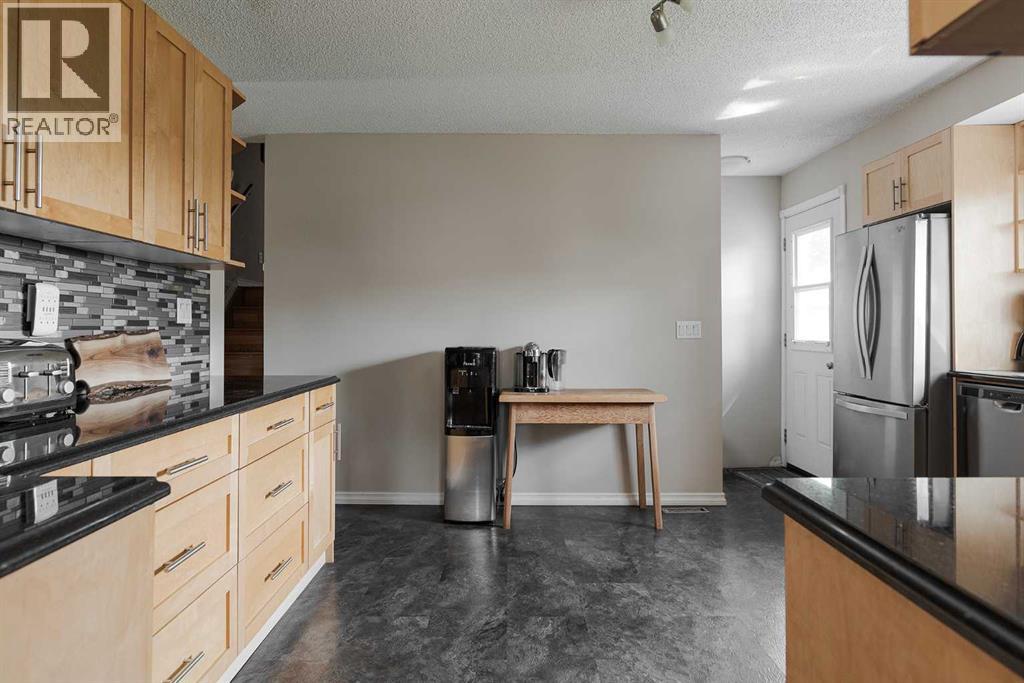 Photo 13 of 153 Parmenter Crescent, Fort Mcmurray AB