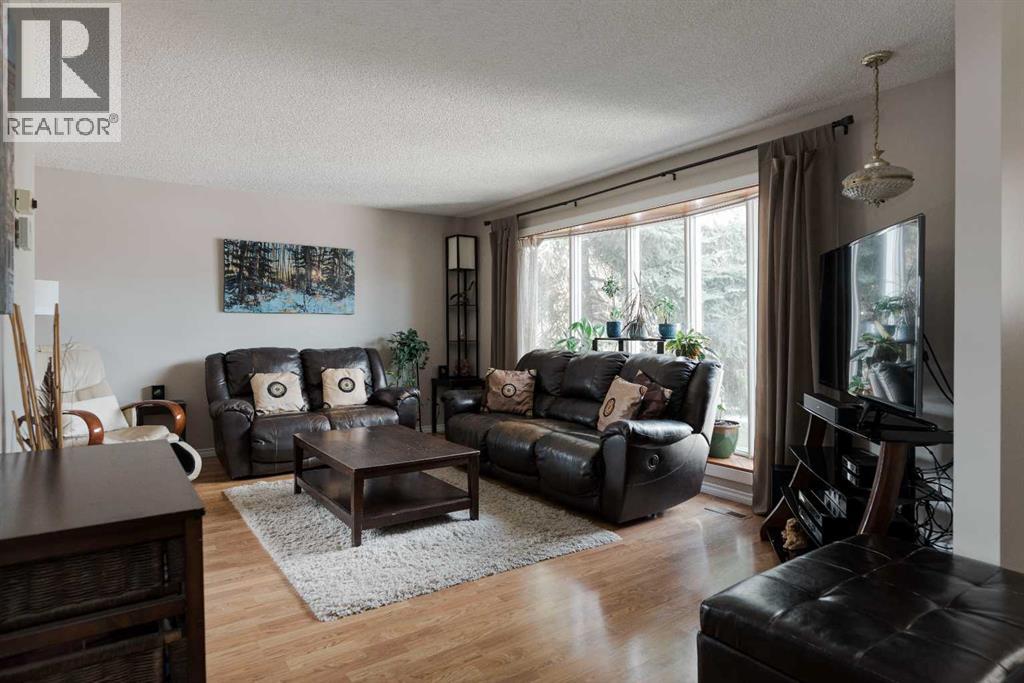 Photo 7 of 153 Parmenter Crescent, Fort Mcmurray AB