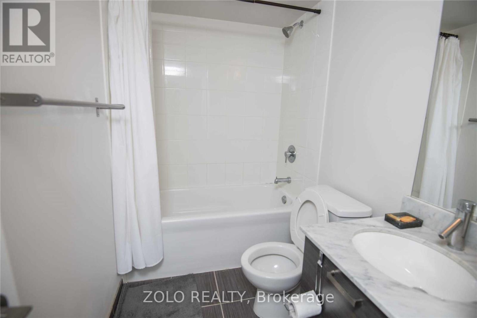 Photo 1 of 830 E 36 Lisgar Street, Toronto ON