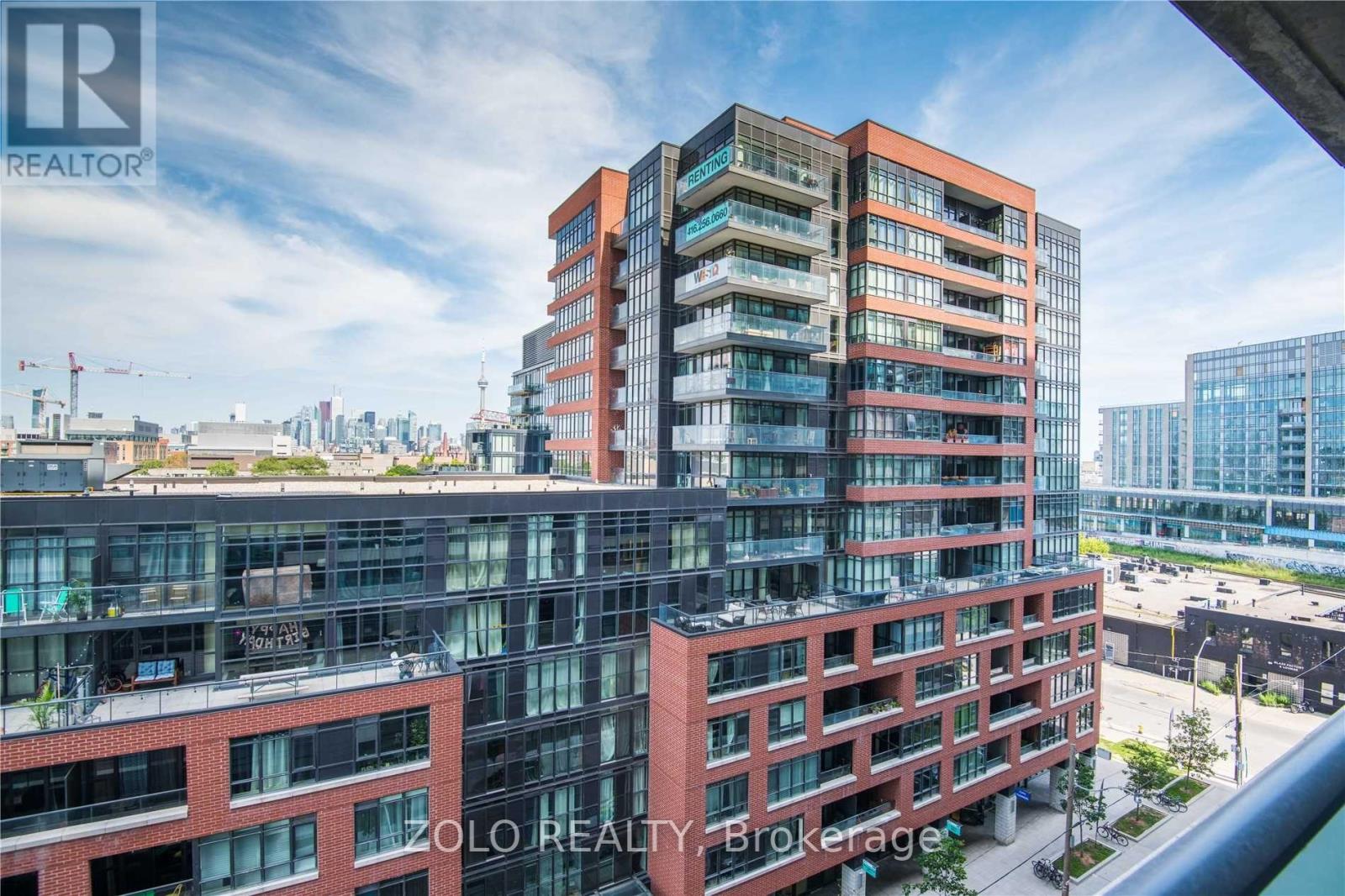 Photo 4 of 830 E 36 Lisgar Street, Toronto ON