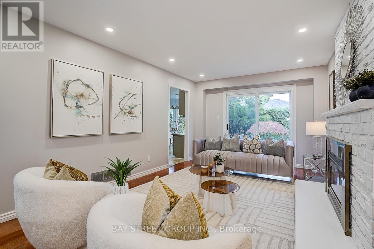 Photo 5 of 342 Regal Briar Street, Whitby ON