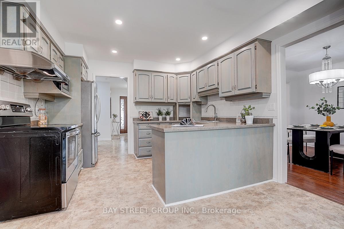 Photo 21 of 342 Regal Briar Street, Whitby ON