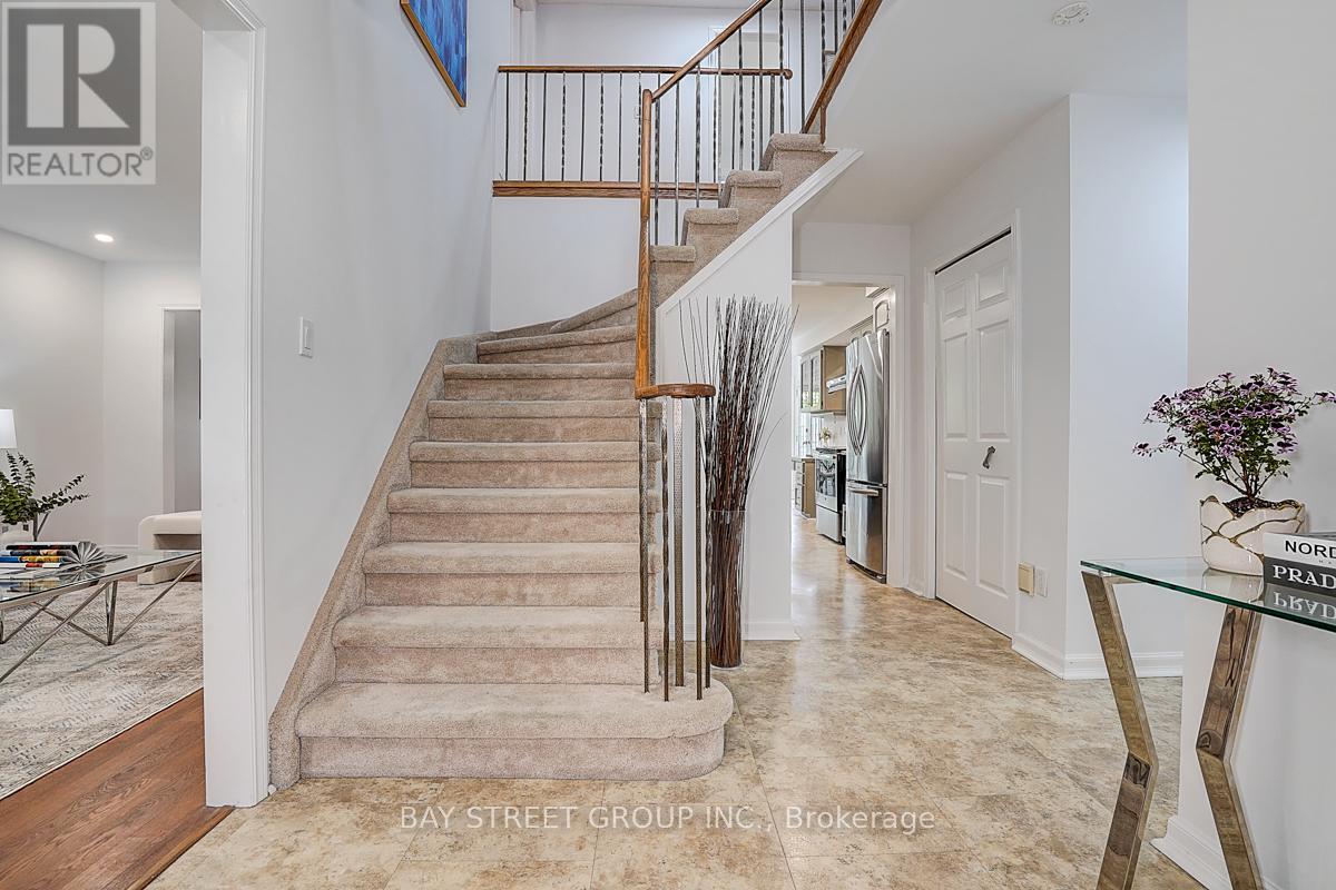 Photo 7 of 342 Regal Briar Street, Whitby ON