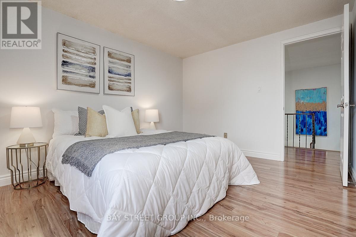 Photo 3 of 342 Regal Briar Street, Whitby ON