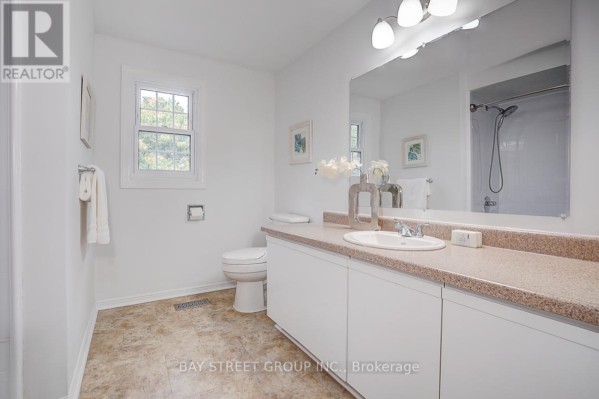 Photo 33 of 342 Regal Briar Street, Whitby ON