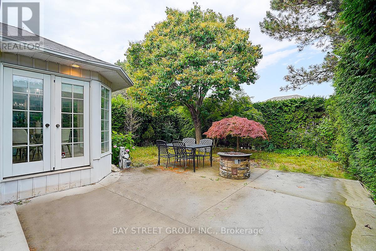 Photo 12 of 342 Regal Briar Street, Whitby ON