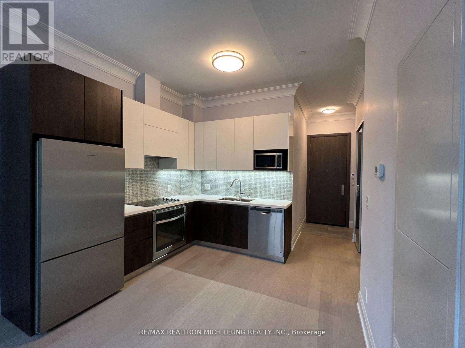 Photo 11 of 103 25 Water Walk Drive, Markham ON
