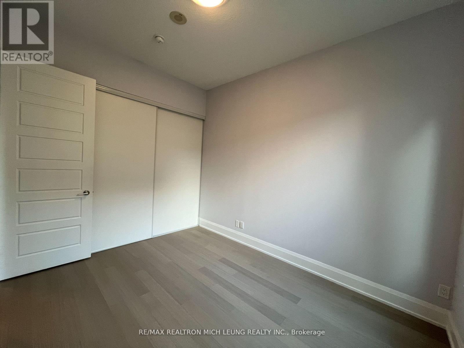 Photo 15 of 103 25 Water Walk Drive, Markham ON
