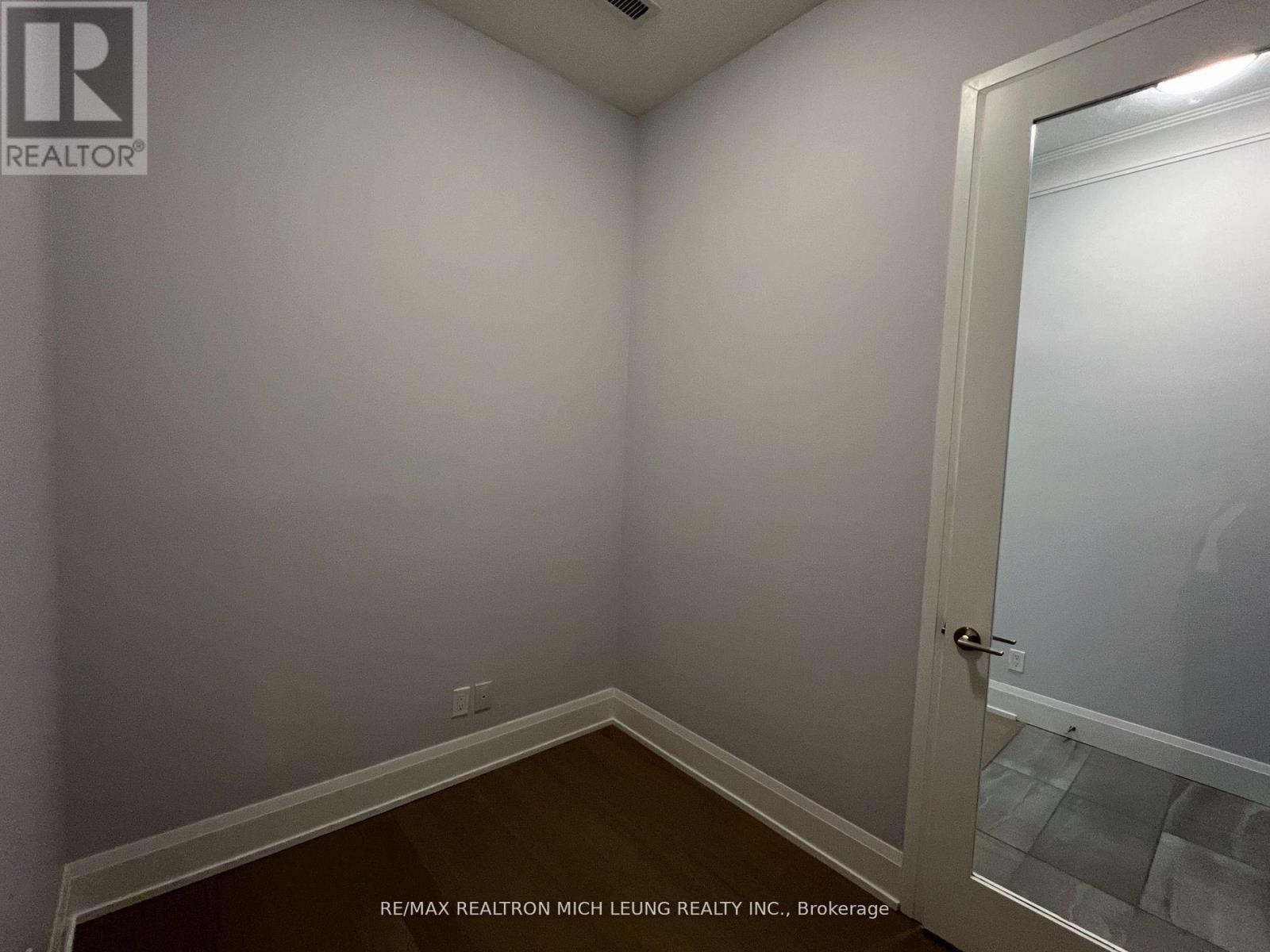 Photo 12 of 103 25 Water Walk Drive, Markham ON