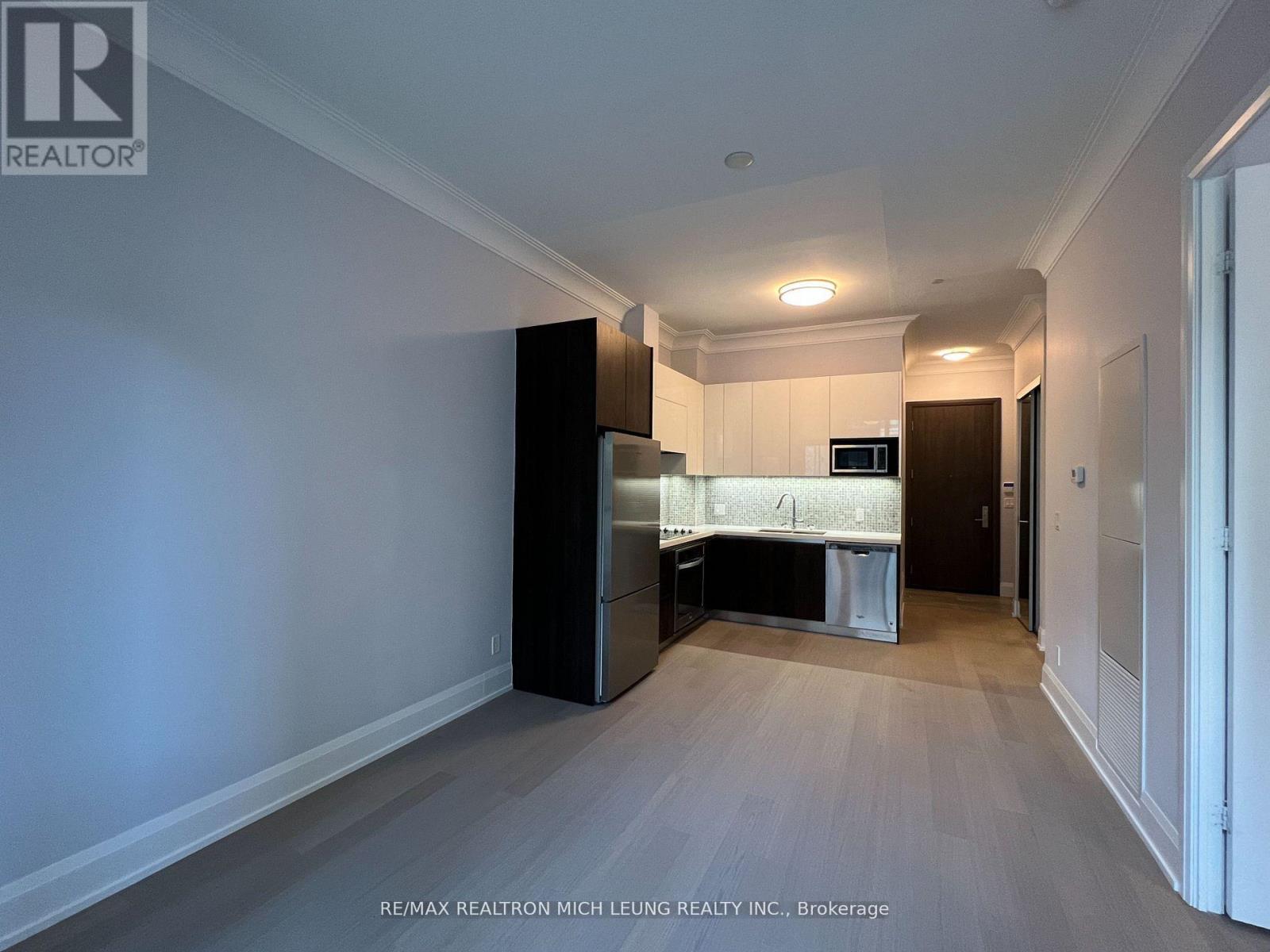 Photo 18 of 103 25 Water Walk Drive, Markham ON