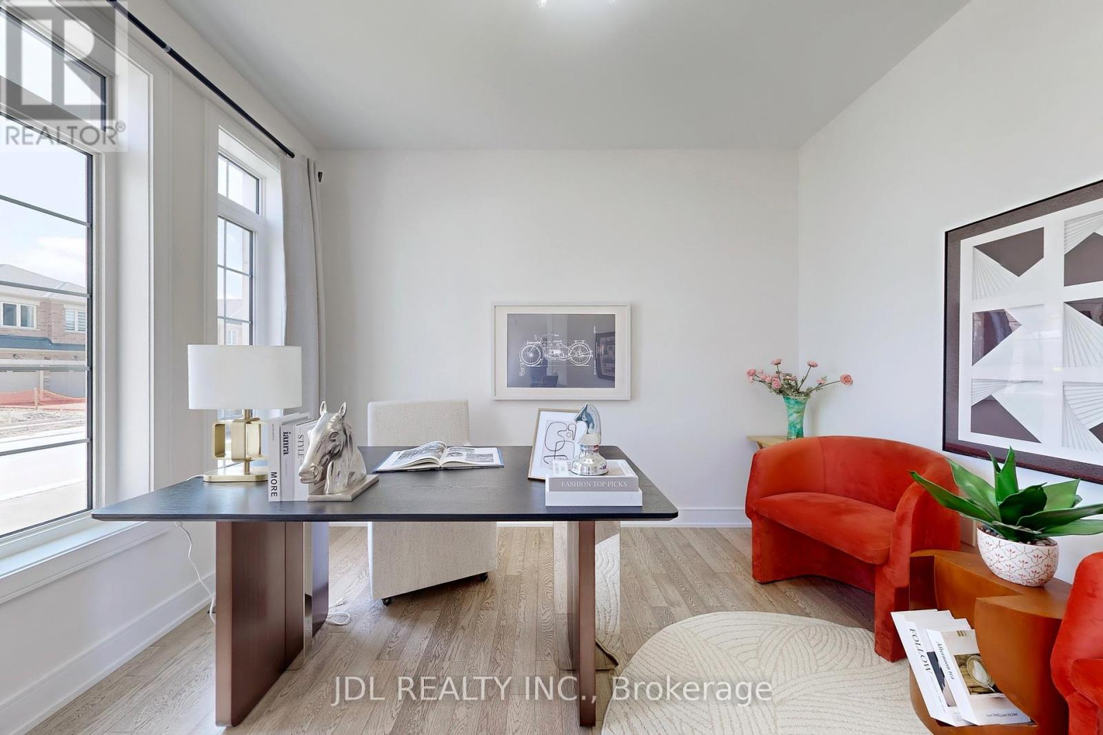 Photo 13 of 143 Kenneth Rogers Crescent, East Gwillimbury ON