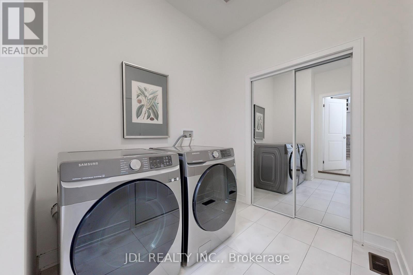 Photo 14 of 143 Kenneth Rogers Crescent, East Gwillimbury ON