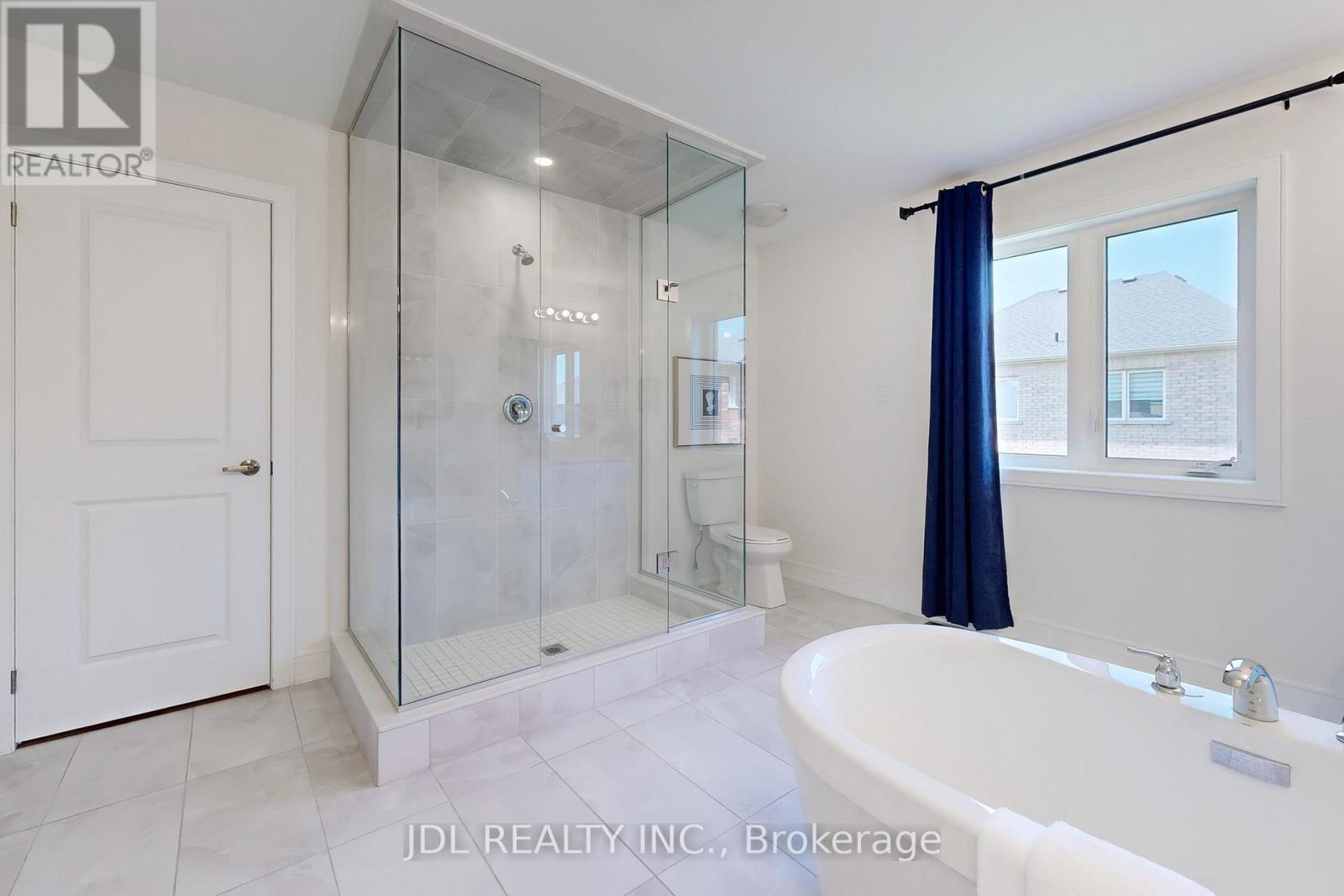 Photo 19 of 143 Kenneth Rogers Crescent, East Gwillimbury ON