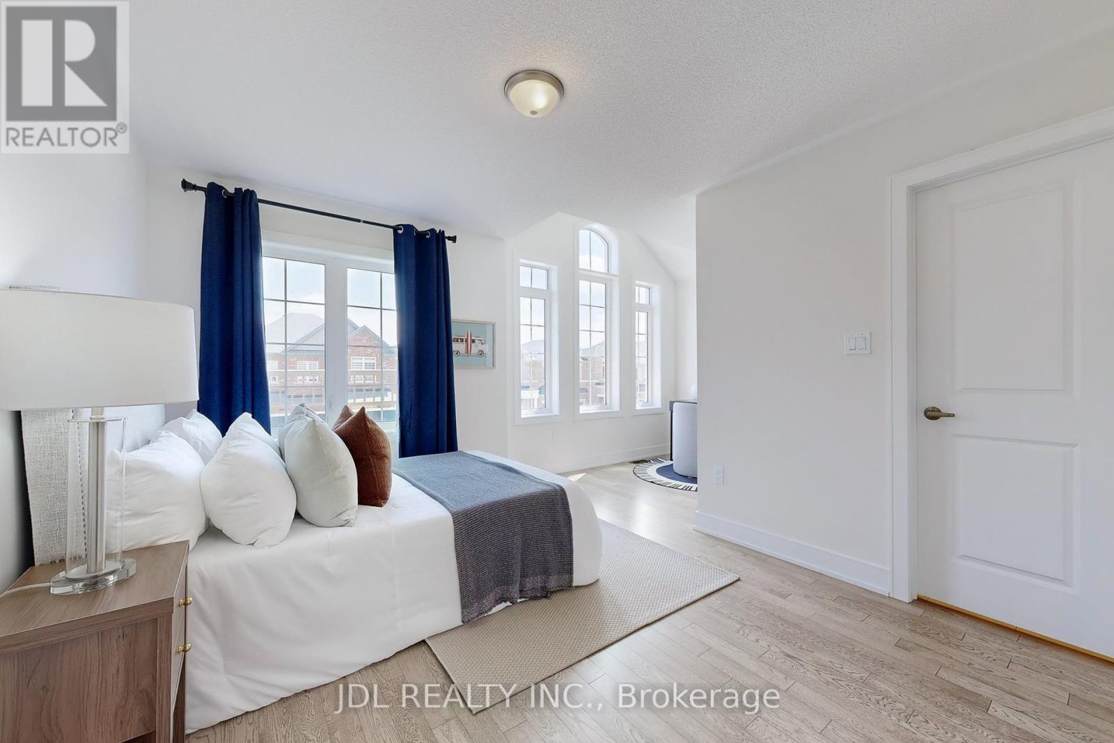 Photo 20 of 143 Kenneth Rogers Crescent, East Gwillimbury ON