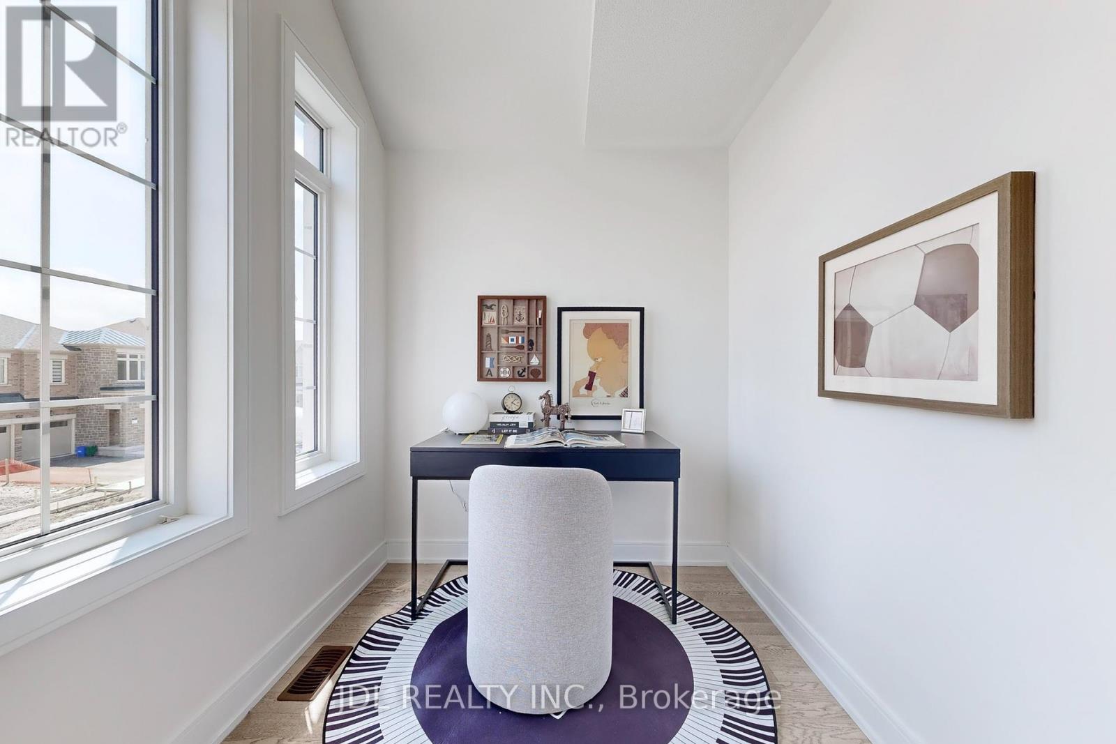 Photo 21 of 143 Kenneth Rogers Crescent, East Gwillimbury ON