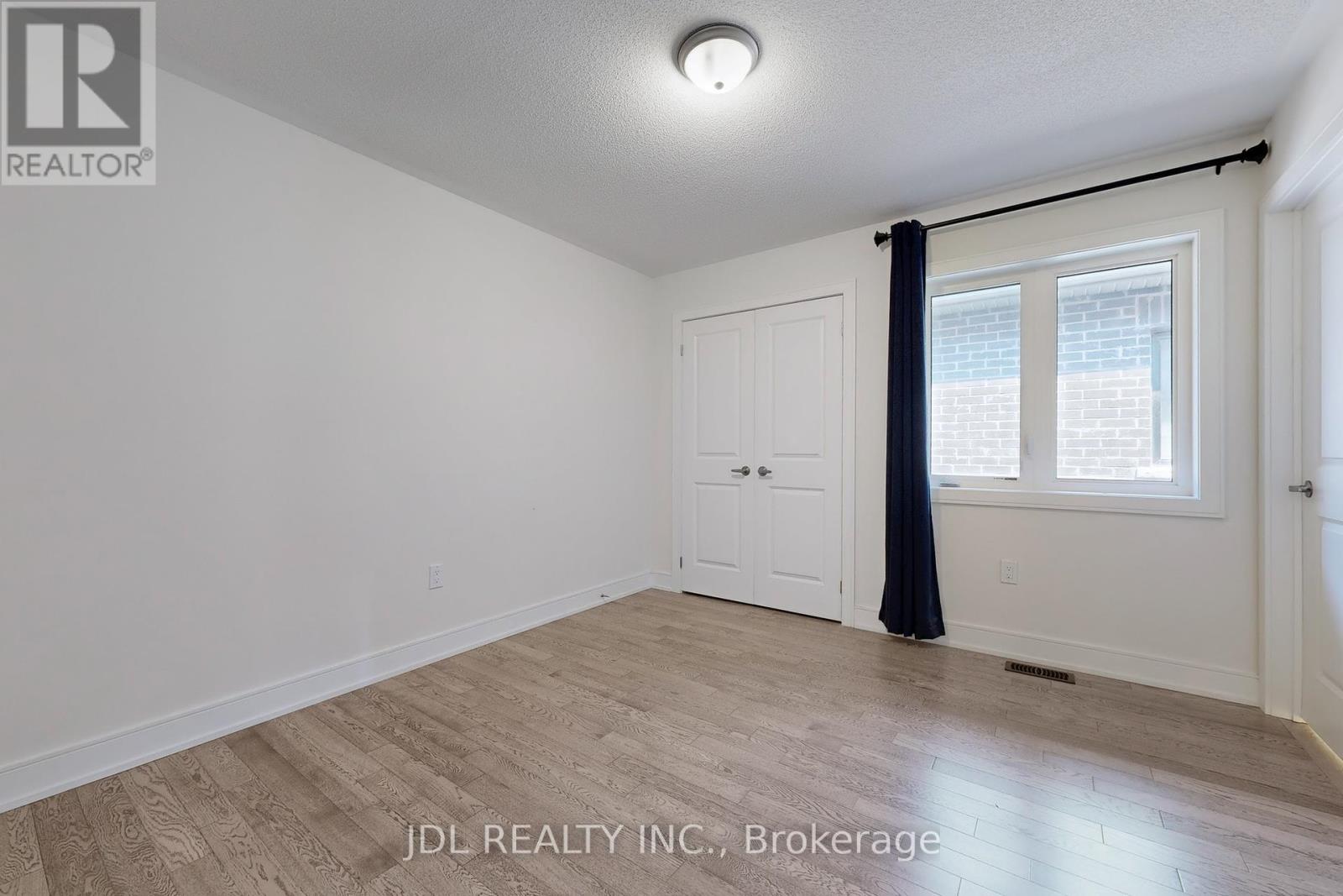 Photo 24 of 143 Kenneth Rogers Crescent, East Gwillimbury ON