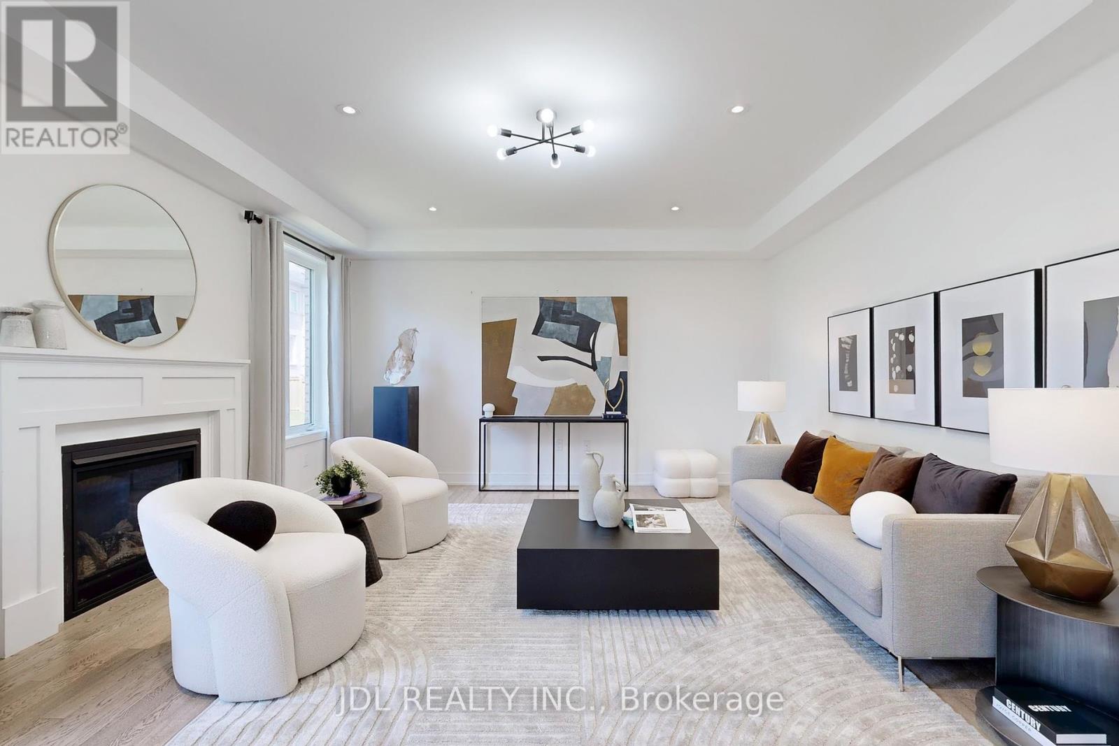 Photo 3 of 143 Kenneth Rogers Crescent, East Gwillimbury ON