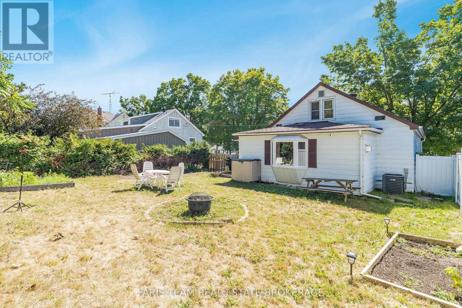 Photo 2 of 334 Harvey Street, Orillia ON
