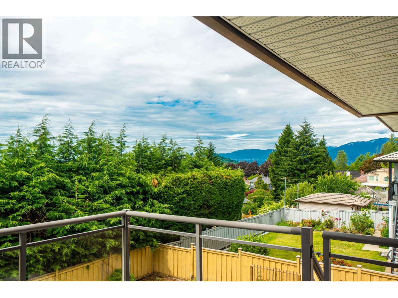 Photo 2 of 7378 Union Street, Burnaby BC