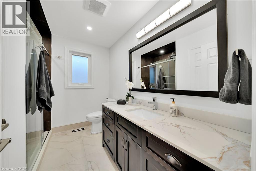 Photo 15 of 26 Huntingwood Avenue, Dundas ON