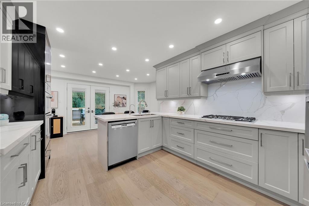 Photo 32 of 26 Huntingwood Avenue, Dundas ON