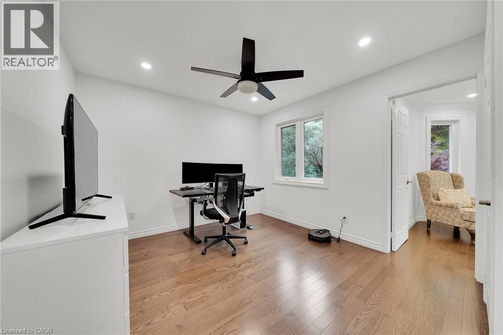 Photo 17 of 26 Huntingwood Avenue, Dundas ON
