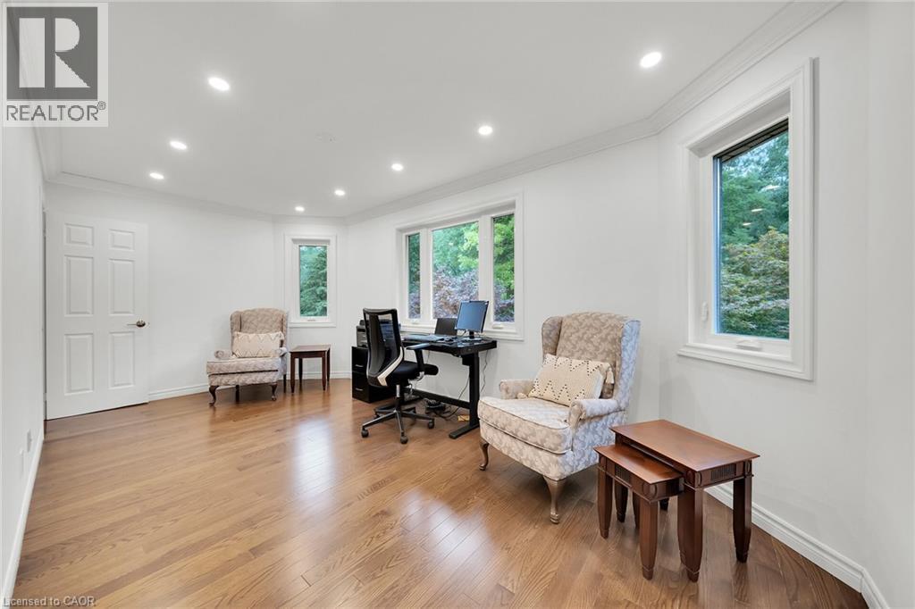Photo 10 of 26 Huntingwood Avenue, Dundas ON