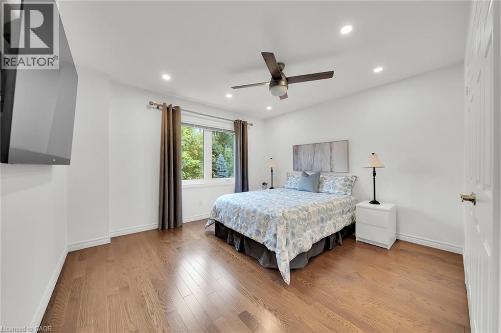 Photo 23 of 26 Huntingwood Avenue, Dundas ON