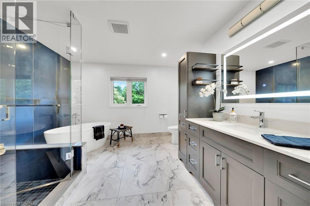 Photo 31 of 26 Huntingwood Avenue, Dundas ON