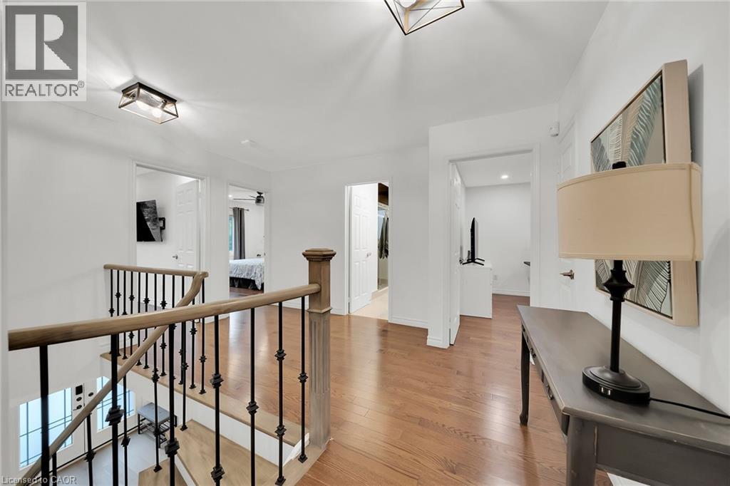 Photo 42 of 26 Huntingwood Avenue, Dundas ON