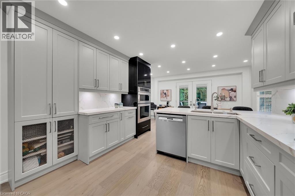 Photo 4 of 26 Huntingwood Avenue, Dundas ON