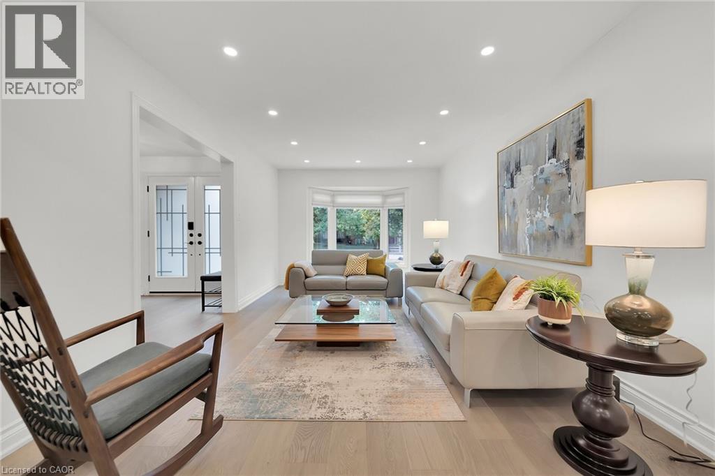 Photo 16 of 26 Huntingwood Avenue, Dundas ON