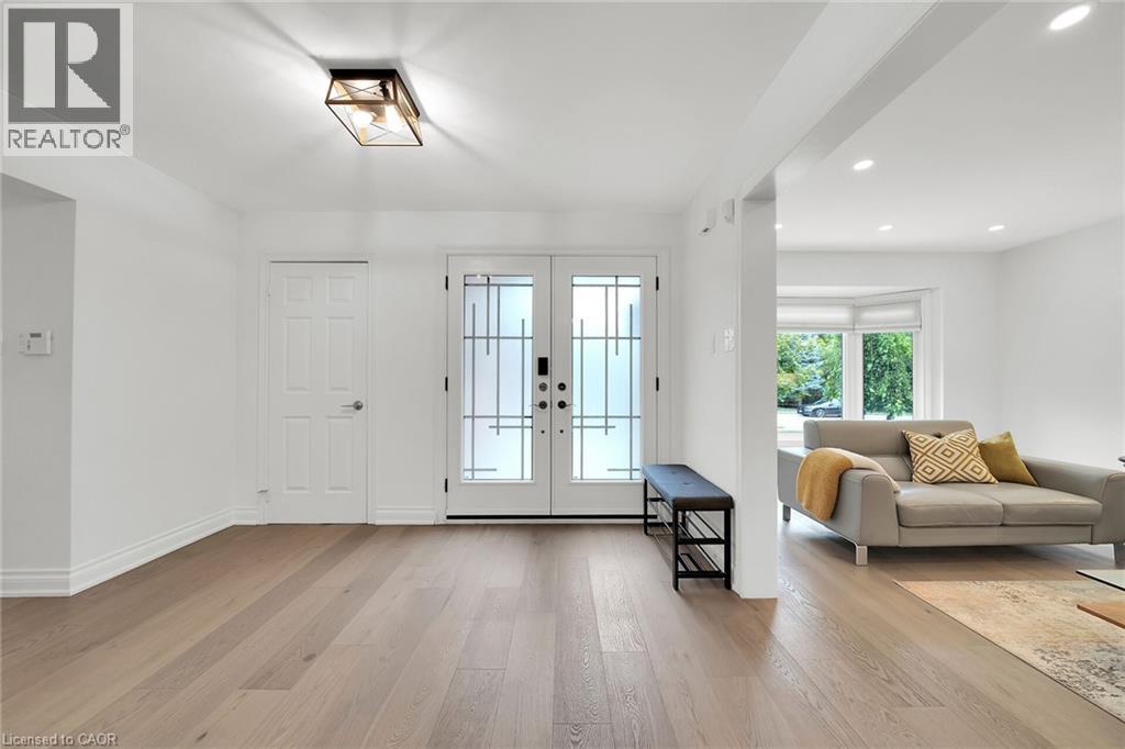 Photo 35 of 26 Huntingwood Avenue, Dundas ON