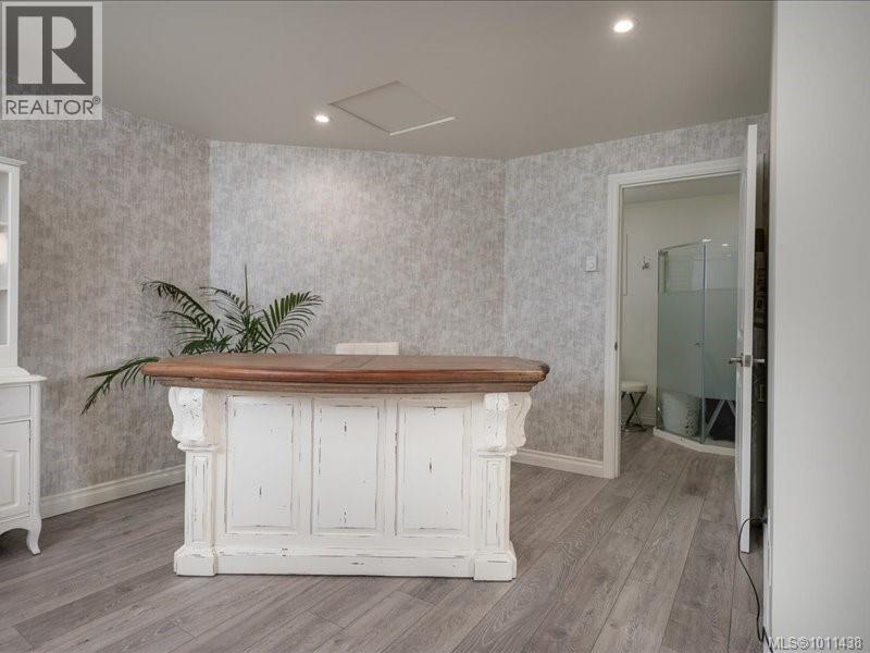 Photo 20 of 521 Arbutus St, Qualicum Beach BC
