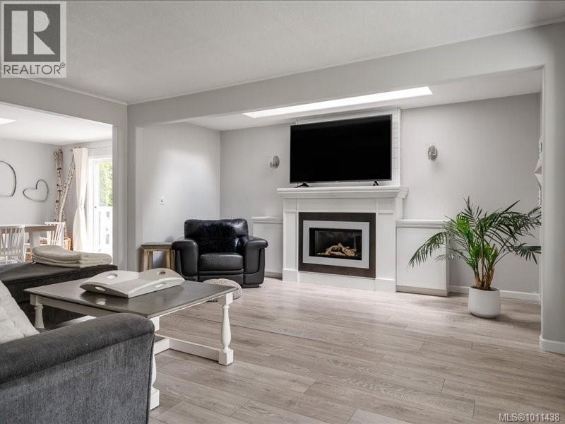 Photo 25 of 521 Arbutus St, Qualicum Beach BC