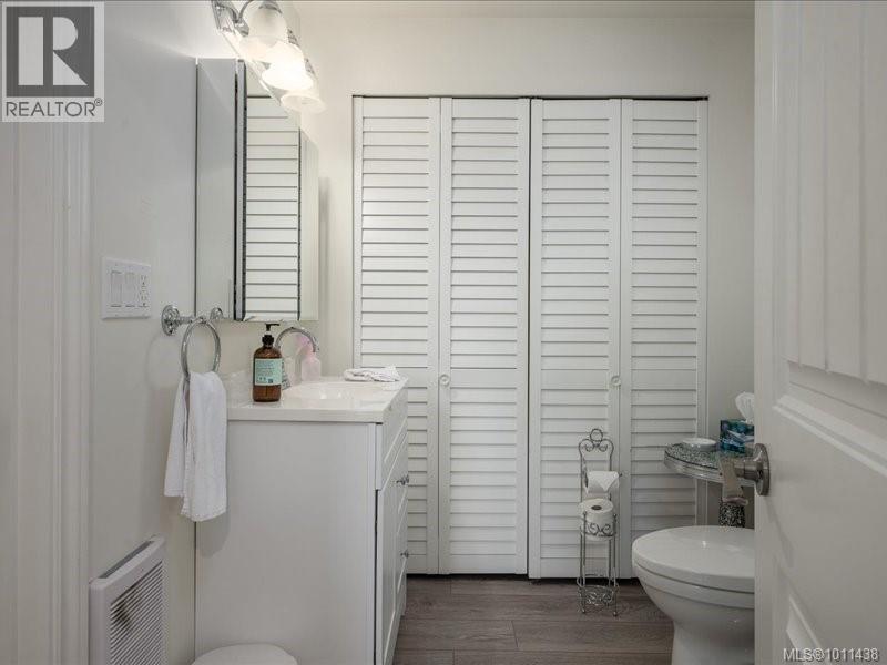 Photo 33 of 521 Arbutus St, Qualicum Beach BC