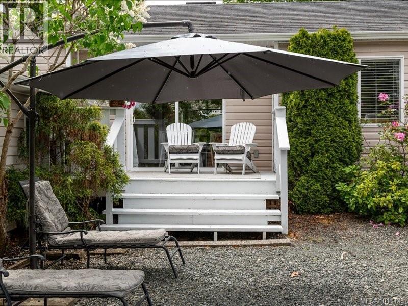Photo 36 of 521 Arbutus St, Qualicum Beach BC