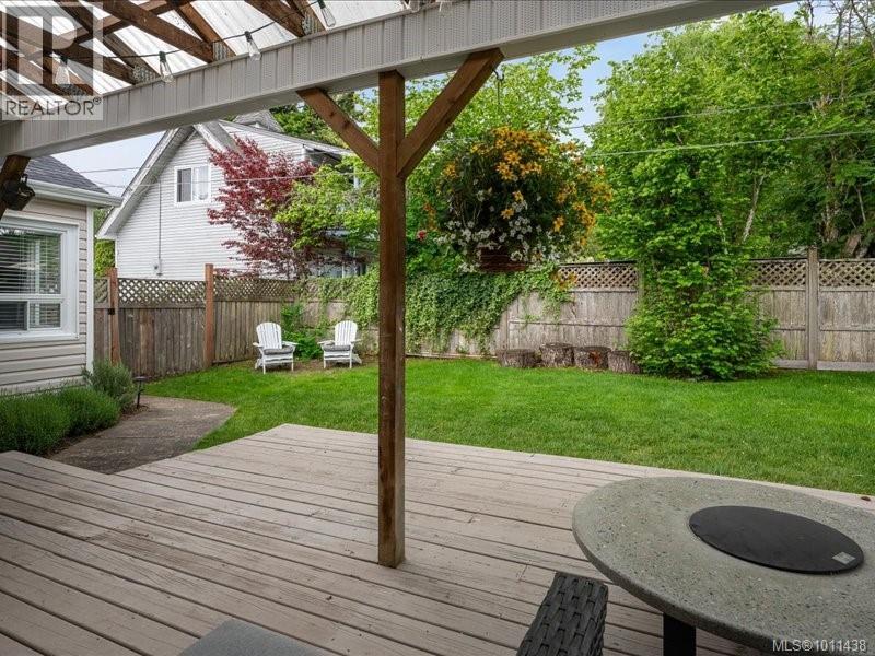 Photo 39 of 521 Arbutus St, Qualicum Beach BC