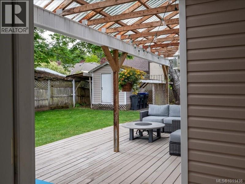 Photo 40 of 521 Arbutus St, Qualicum Beach BC