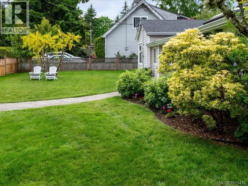 Photo 50 of 521 Arbutus St, Qualicum Beach BC