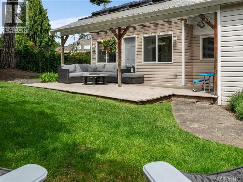 Photo 52 of 521 Arbutus St, Qualicum Beach BC