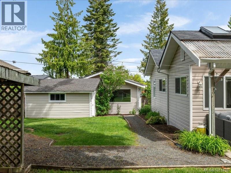 Photo 55 of 521 Arbutus St, Qualicum Beach BC