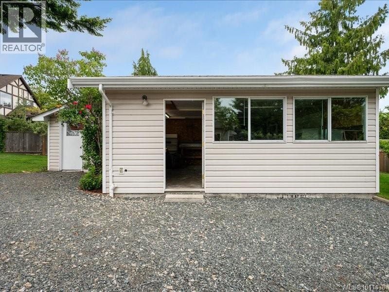 Photo 58 of 521 Arbutus St, Qualicum Beach BC