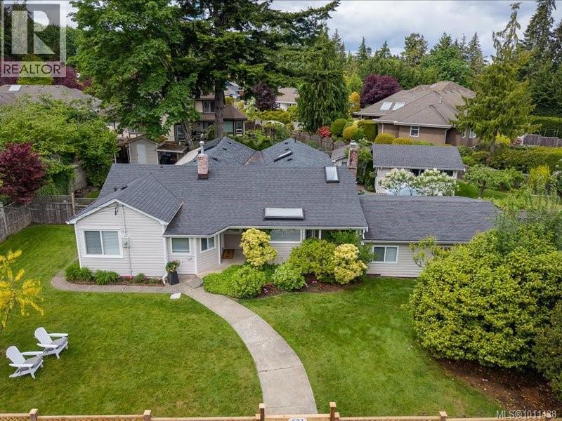 Photo 61 of 521 Arbutus St, Qualicum Beach BC