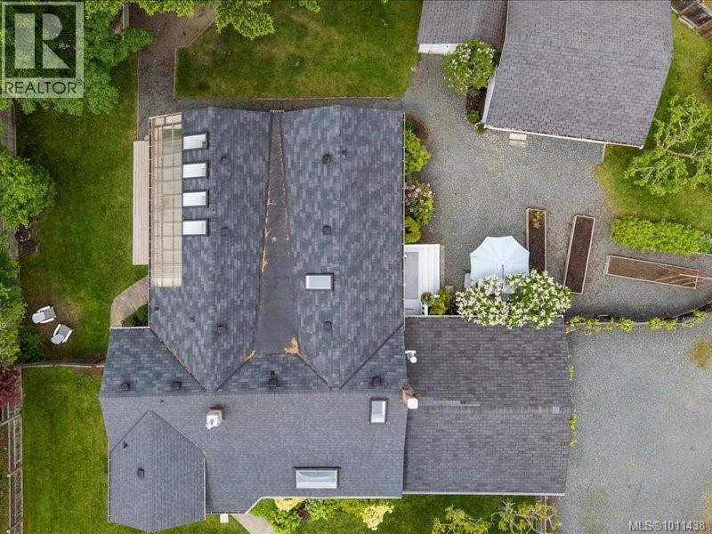 Photo 62 of 521 Arbutus St, Qualicum Beach BC