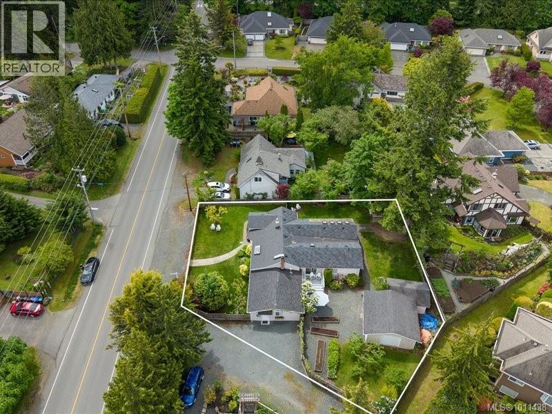 Photo 65 of 521 Arbutus St, Qualicum Beach BC