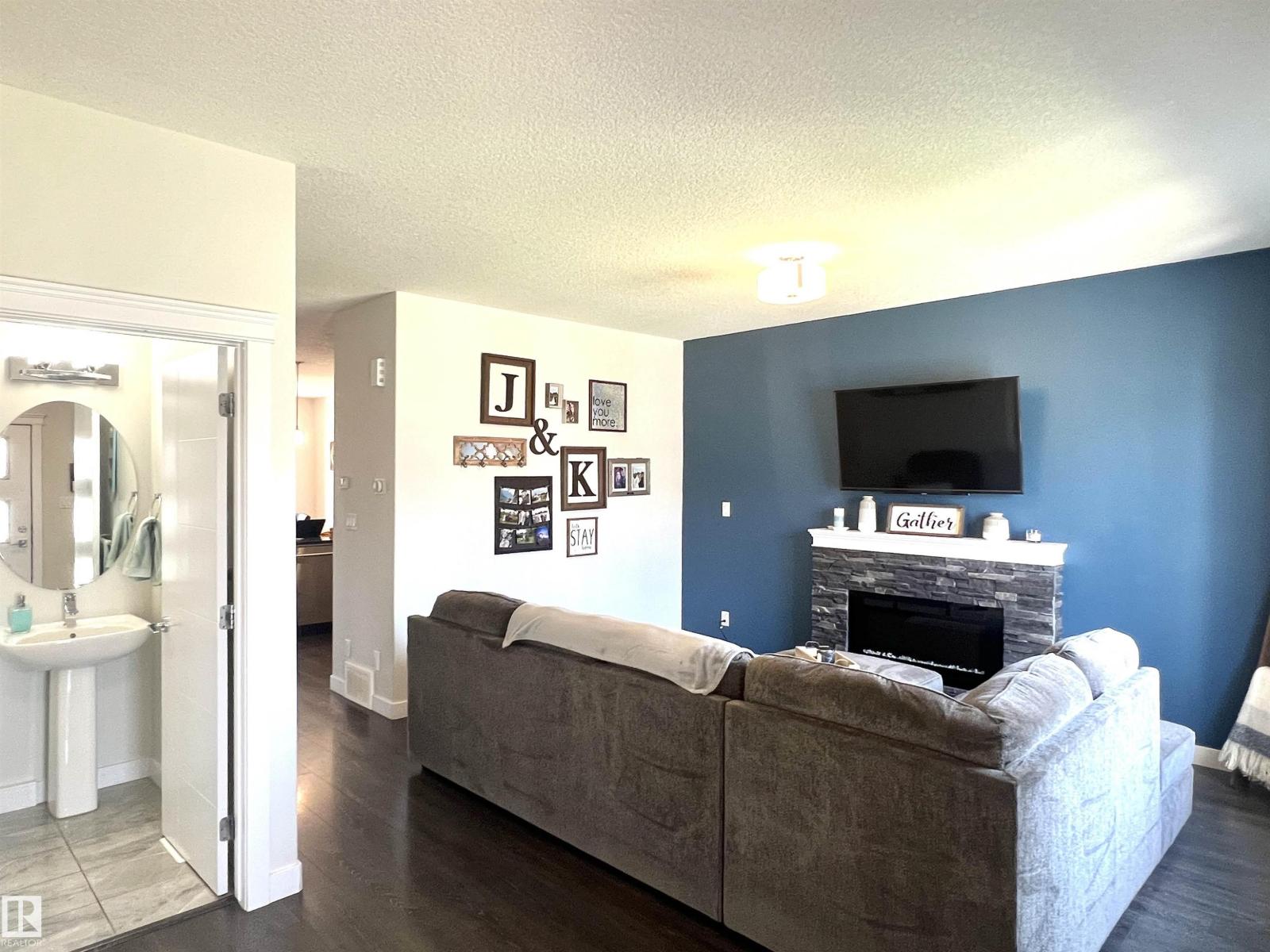 Photo 4 of 725 Berg Lo, Leduc AB