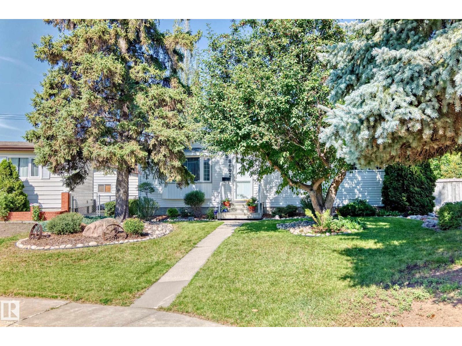 Photo 27 of 8602 158 St Nw, Edmonton AB